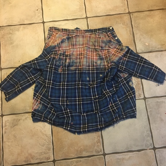 Distressed top - Picture 2 of 2